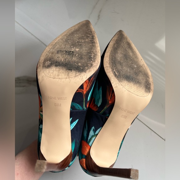 Nine West Heels - size 5.5 - Picture 2 of 2
